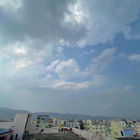Lsr Service Apartments Tirupati Kültér fotó
