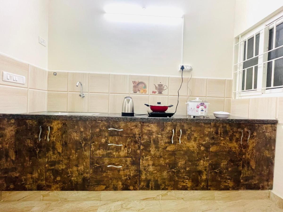 Lsr Service Apartments Tirupati Kültér fotó