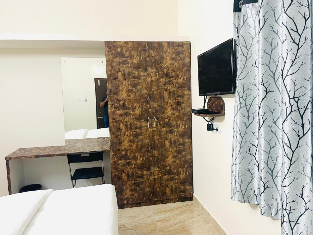 Lsr Service Apartments Tirupati Kültér fotó