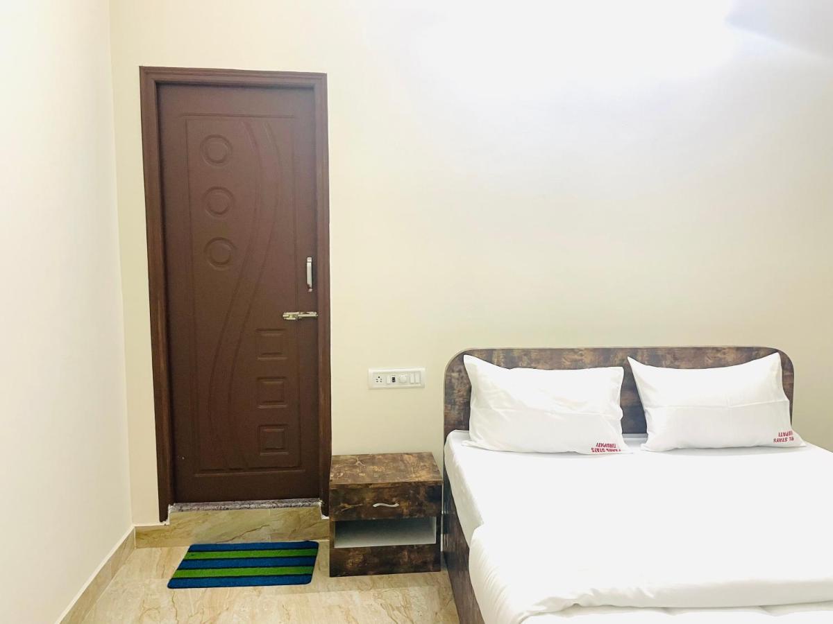 Lsr Service Apartments Tirupati Kültér fotó
