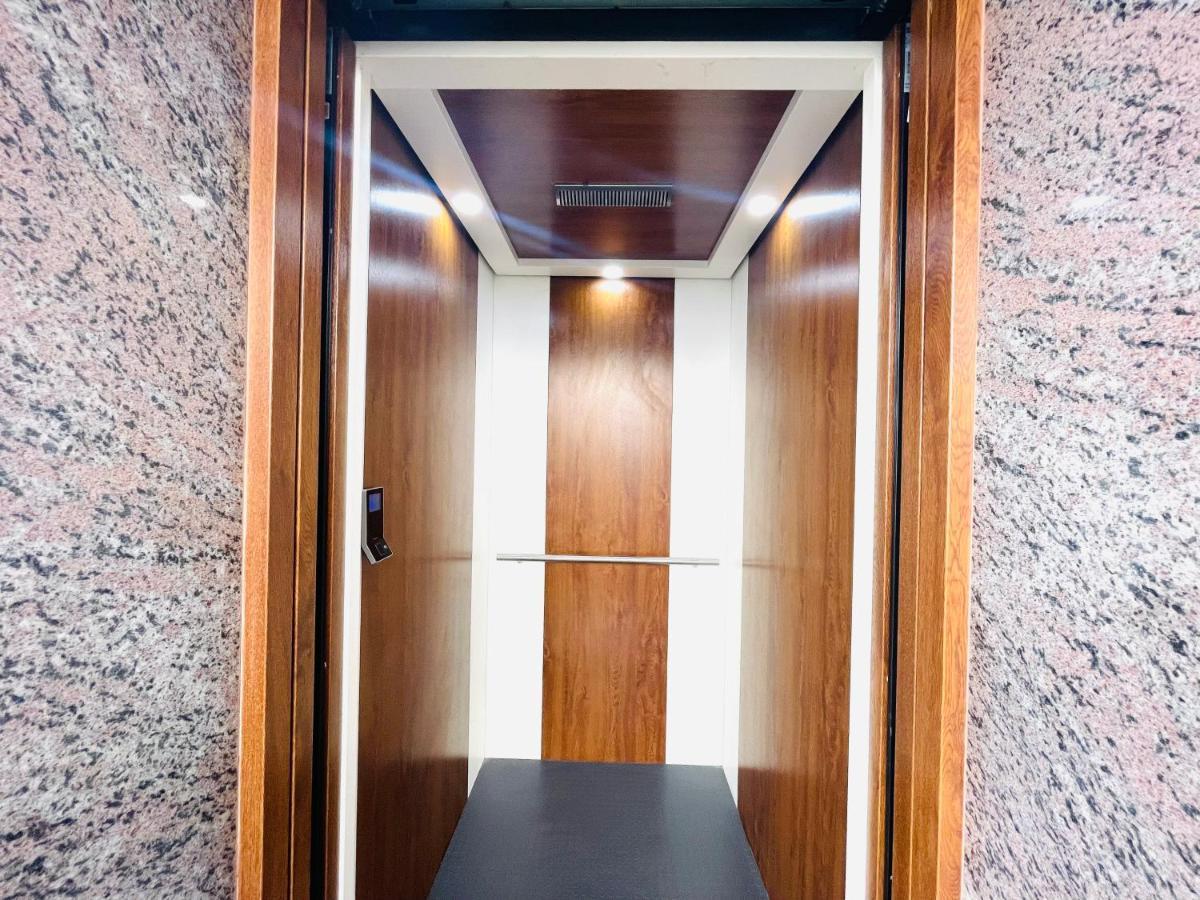 Lsr Service Apartments Tirupati Kültér fotó